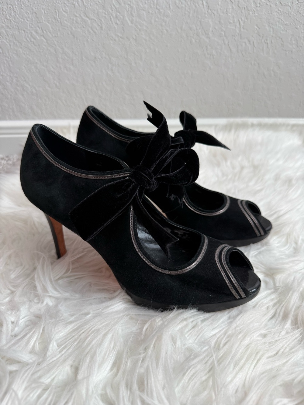 Talbots Retro Velvet Tie Peep Toe Heels - Picture 2 of 10